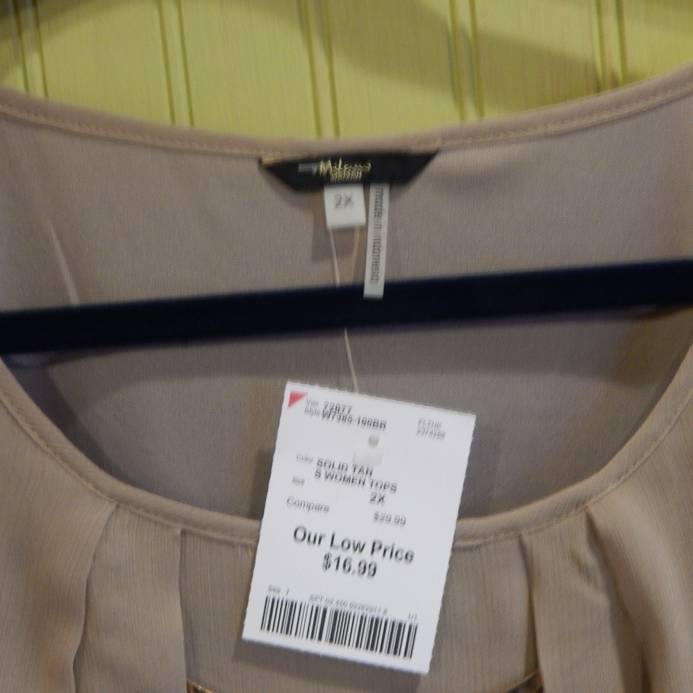 NWT Milan Woman Tan Blouse w/Gold Neck Accessory - Picture 4 of 7